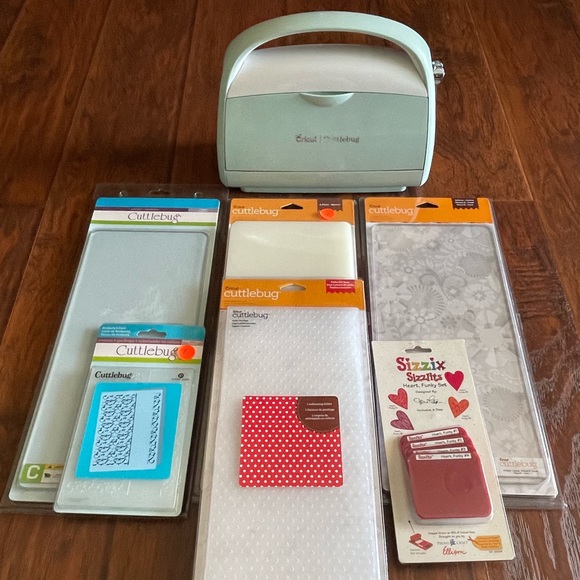 Provo craft Cuttlebug bundle - Picture 1 of 9
